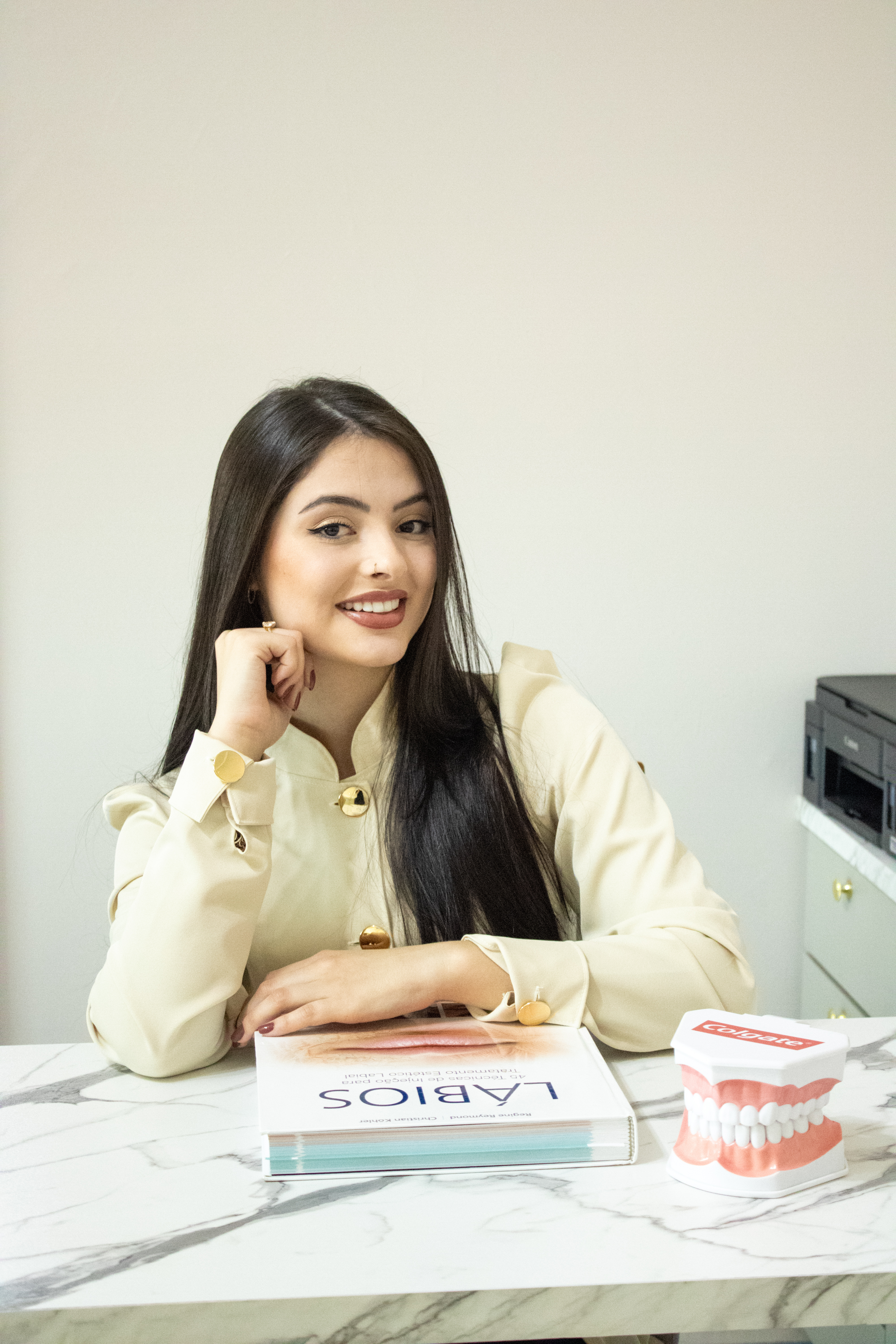 Dra. Jéssica De Carvalho - Dentista Especialista